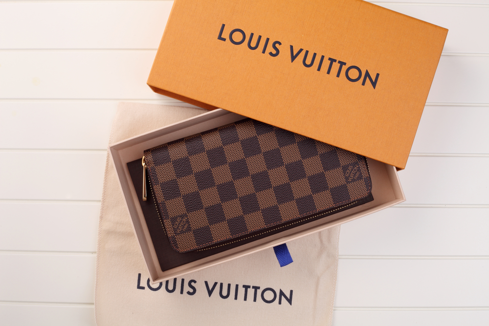 My first LV item! Louis Vuitton Men's Monogram Gaspar Wallet Review and  Comparison 